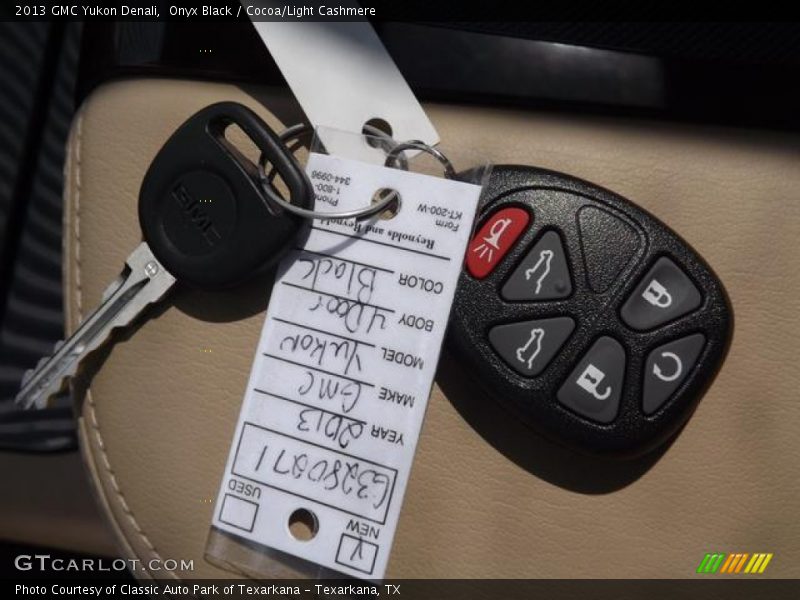 Onyx Black / Cocoa/Light Cashmere 2013 GMC Yukon Denali