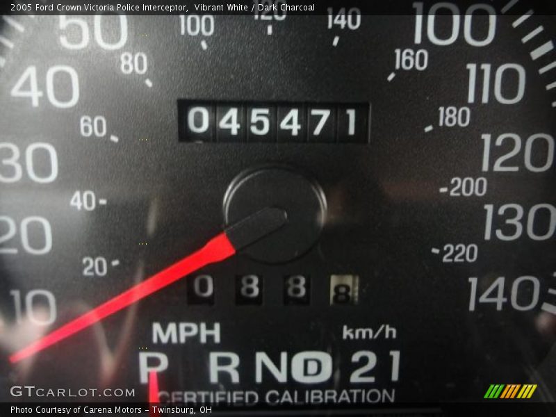 Vibrant White / Dark Charcoal 2005 Ford Crown Victoria Police Interceptor