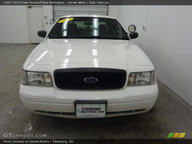 Vibrant White / Dark Charcoal 2005 Ford Crown Victoria Police Interceptor