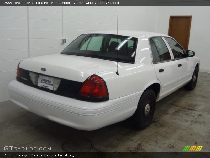 Vibrant White / Dark Charcoal 2005 Ford Crown Victoria Police Interceptor
