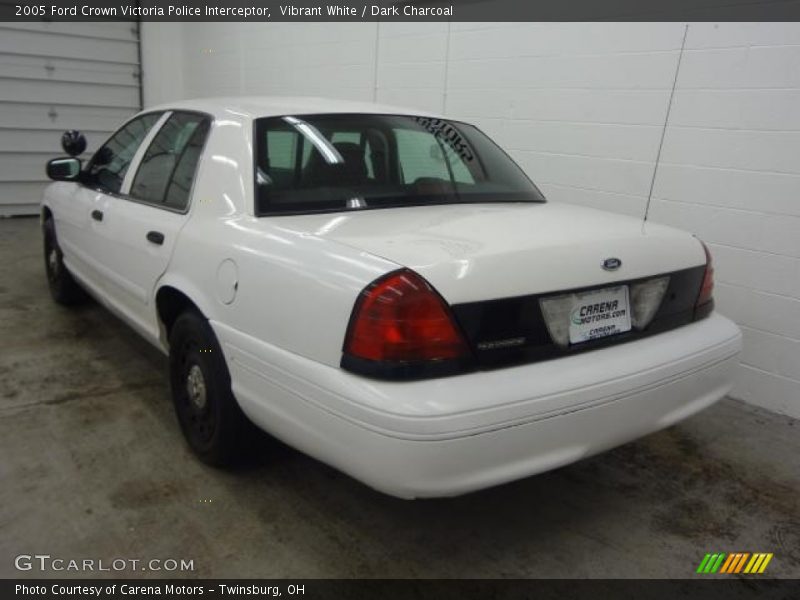 Vibrant White / Dark Charcoal 2005 Ford Crown Victoria Police Interceptor