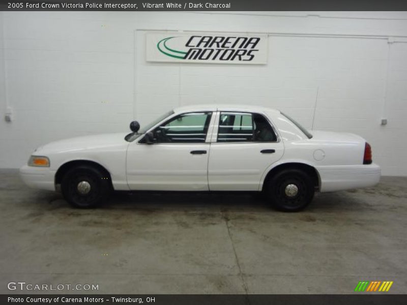 Vibrant White / Dark Charcoal 2005 Ford Crown Victoria Police Interceptor
