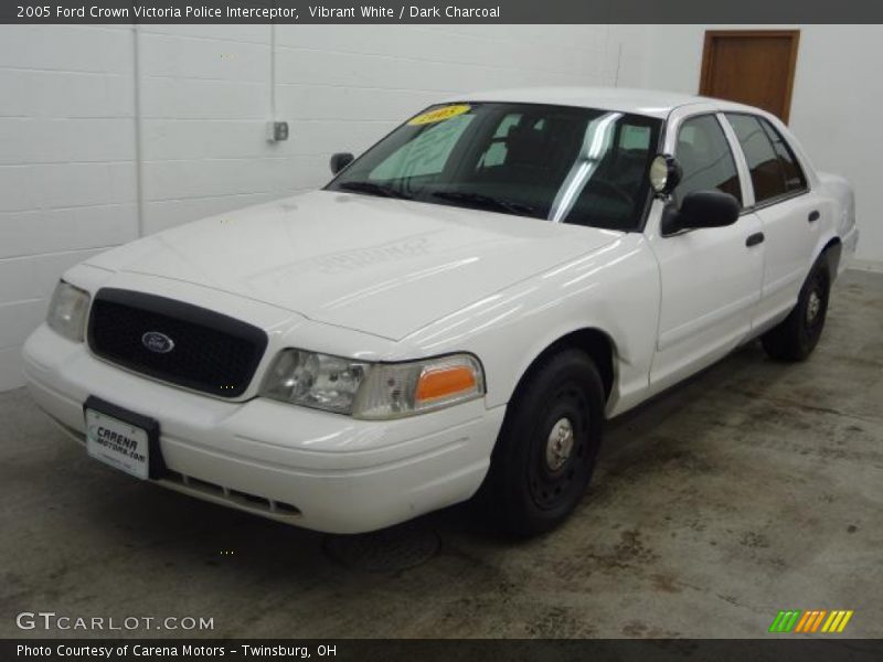 Vibrant White / Dark Charcoal 2005 Ford Crown Victoria Police Interceptor