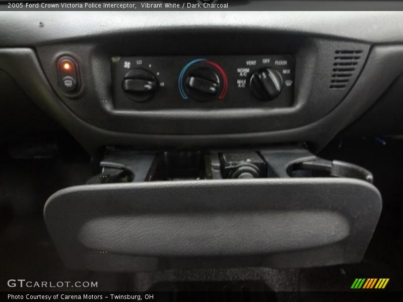 Vibrant White / Dark Charcoal 2005 Ford Crown Victoria Police Interceptor