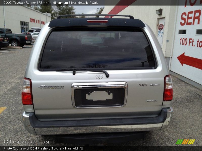 Millennium Silver Metallic / Oak 2002 Toyota 4Runner SR5 4x4