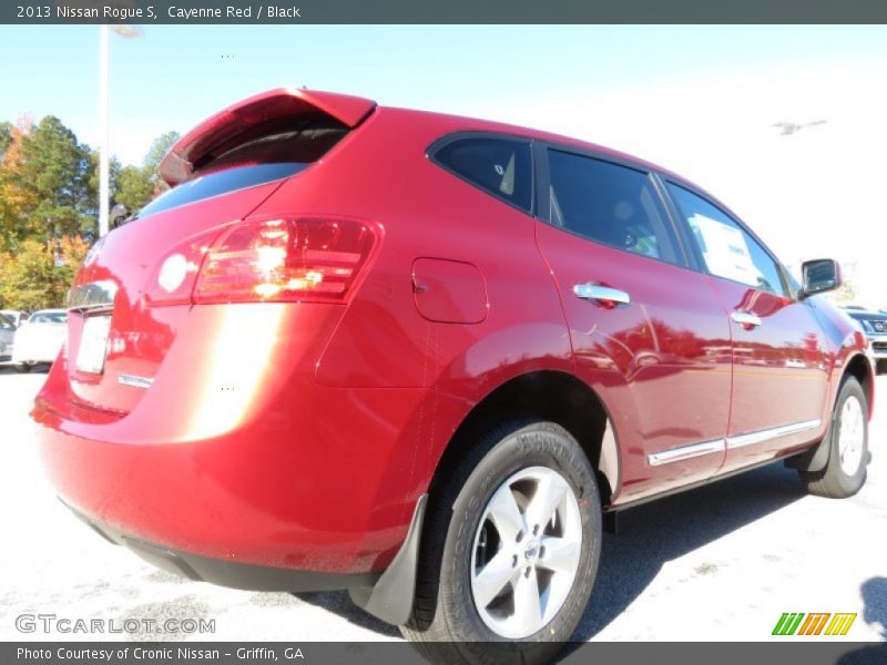 Cayenne Red / Black 2013 Nissan Rogue S