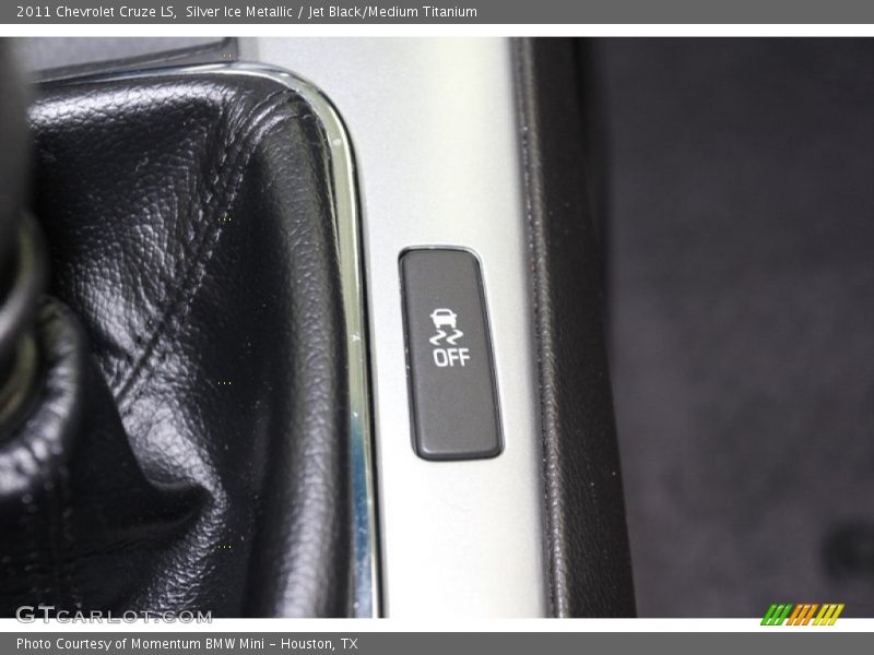 Silver Ice Metallic / Jet Black/Medium Titanium 2011 Chevrolet Cruze LS