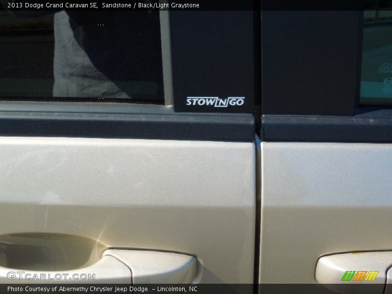 Sandstone / Black/Light Graystone 2013 Dodge Grand Caravan SE