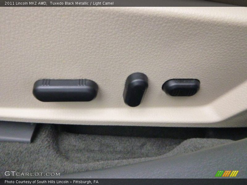 Tuxedo Black Metallic / Light Camel 2011 Lincoln MKZ AWD