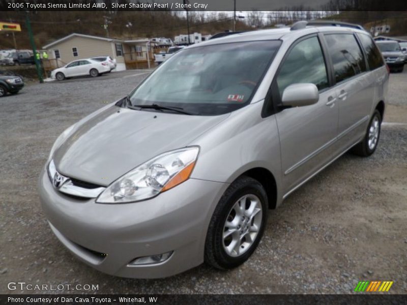 Front 3/4 View of 2006 Sienna Limited AWD