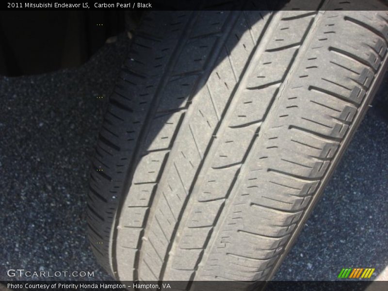 Carbon Pearl / Black 2011 Mitsubishi Endeavor LS
