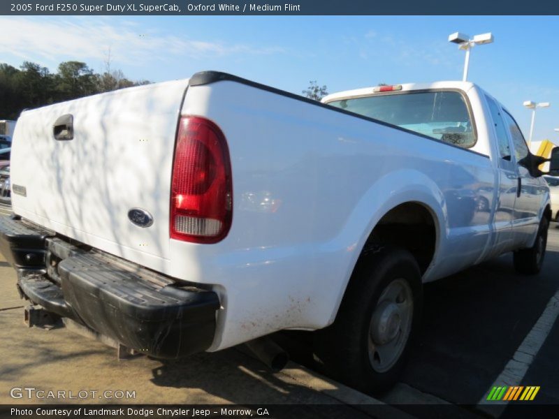 Oxford White / Medium Flint 2005 Ford F250 Super Duty XL SuperCab