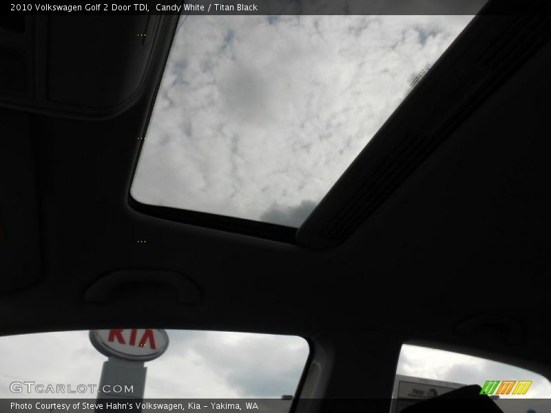 Candy White / Titan Black 2010 Volkswagen Golf 2 Door TDI