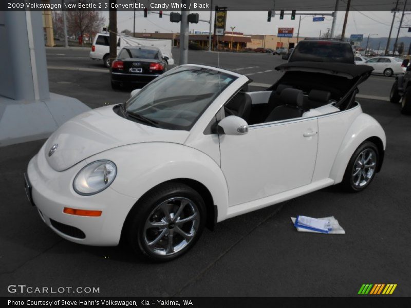 Front 3/4 View of 2009 New Beetle 2.5 Convertible