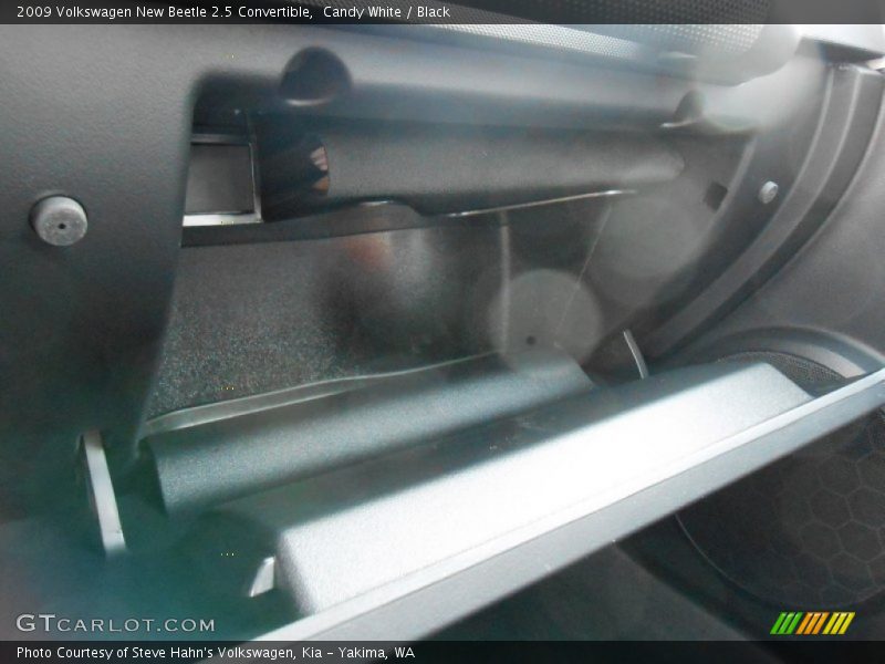 Candy White / Black 2009 Volkswagen New Beetle 2.5 Convertible