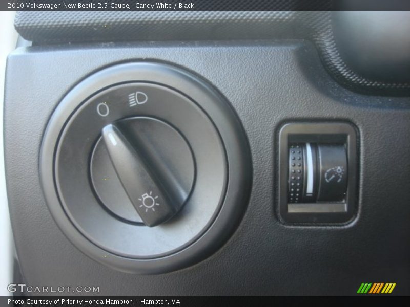 Candy White / Black 2010 Volkswagen New Beetle 2.5 Coupe