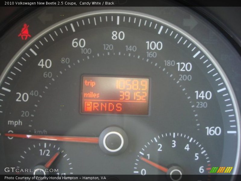 Candy White / Black 2010 Volkswagen New Beetle 2.5 Coupe