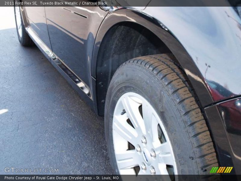 Tuxedo Black Metallic / Charcoal Black 2011 Ford Flex SE