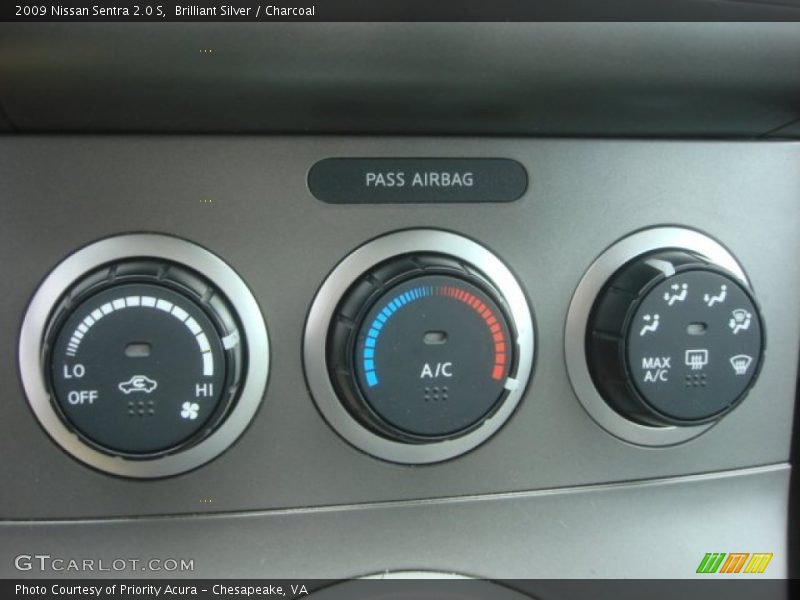 Brilliant Silver / Charcoal 2009 Nissan Sentra 2.0 S