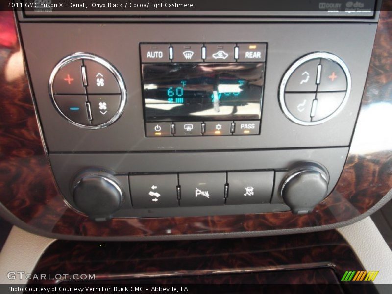 Onyx Black / Cocoa/Light Cashmere 2011 GMC Yukon XL Denali