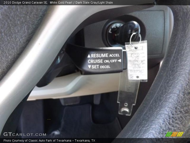 White Gold Pearl / Dark Slate Gray/Light Shale 2010 Dodge Grand Caravan SE