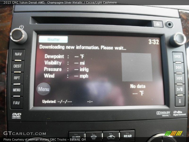 Champagne Silver Metallic / Cocoa/Light Cashmere 2013 GMC Yukon Denali AWD