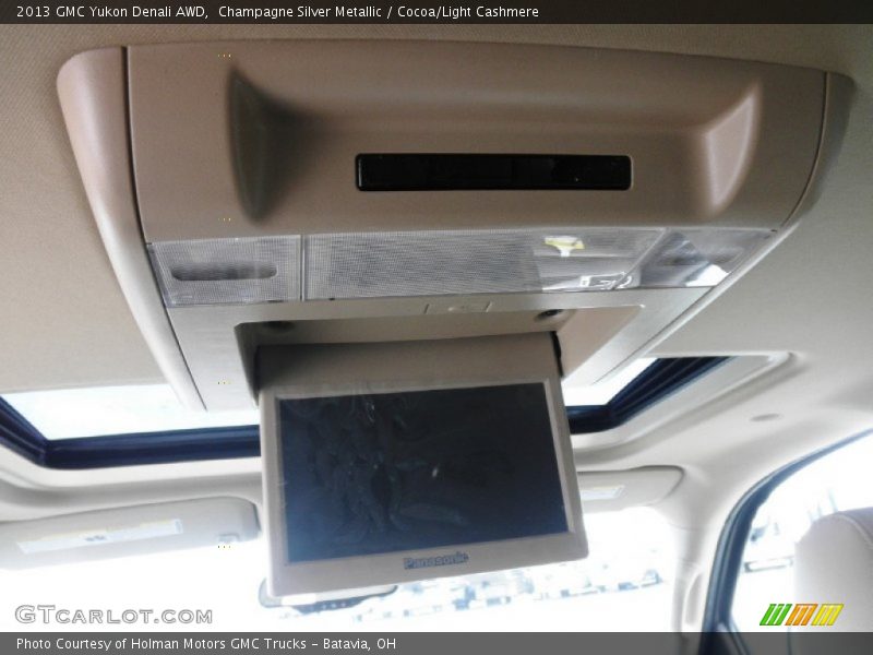 Champagne Silver Metallic / Cocoa/Light Cashmere 2013 GMC Yukon Denali AWD
