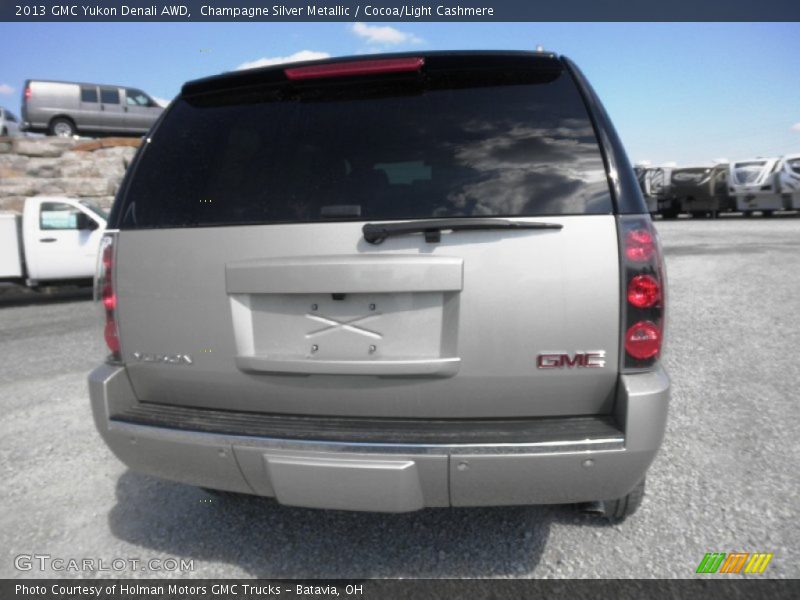Champagne Silver Metallic / Cocoa/Light Cashmere 2013 GMC Yukon Denali AWD
