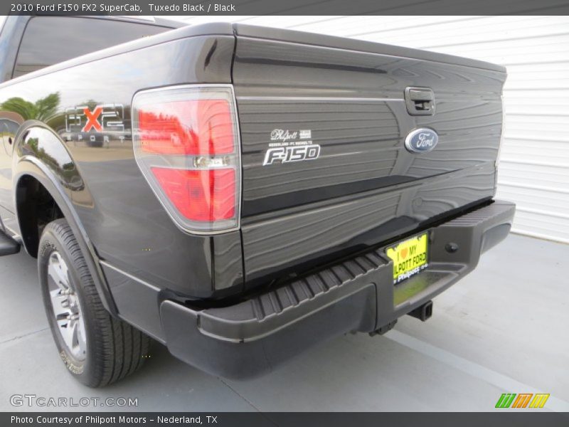 Tuxedo Black / Black 2010 Ford F150 FX2 SuperCab