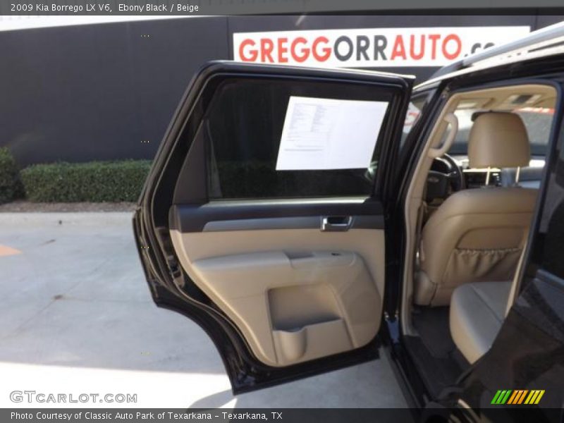 Ebony Black / Beige 2009 Kia Borrego LX V6