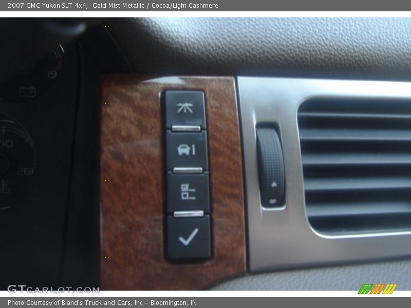 Gold Mist Metallic / Cocoa/Light Cashmere 2007 GMC Yukon SLT 4x4