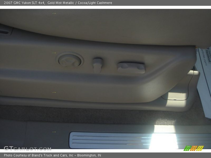 Gold Mist Metallic / Cocoa/Light Cashmere 2007 GMC Yukon SLT 4x4