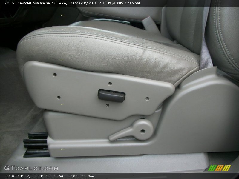 Dark Gray Metallic / Gray/Dark Charcoal 2006 Chevrolet Avalanche Z71 4x4
