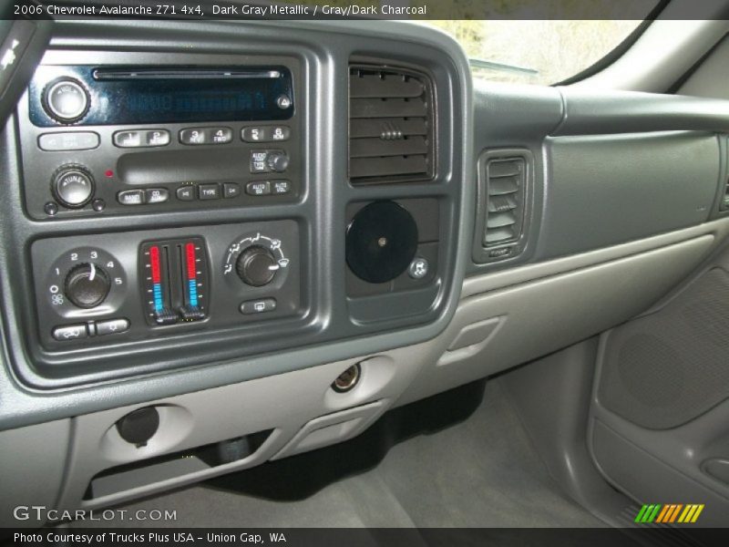 Dark Gray Metallic / Gray/Dark Charcoal 2006 Chevrolet Avalanche Z71 4x4