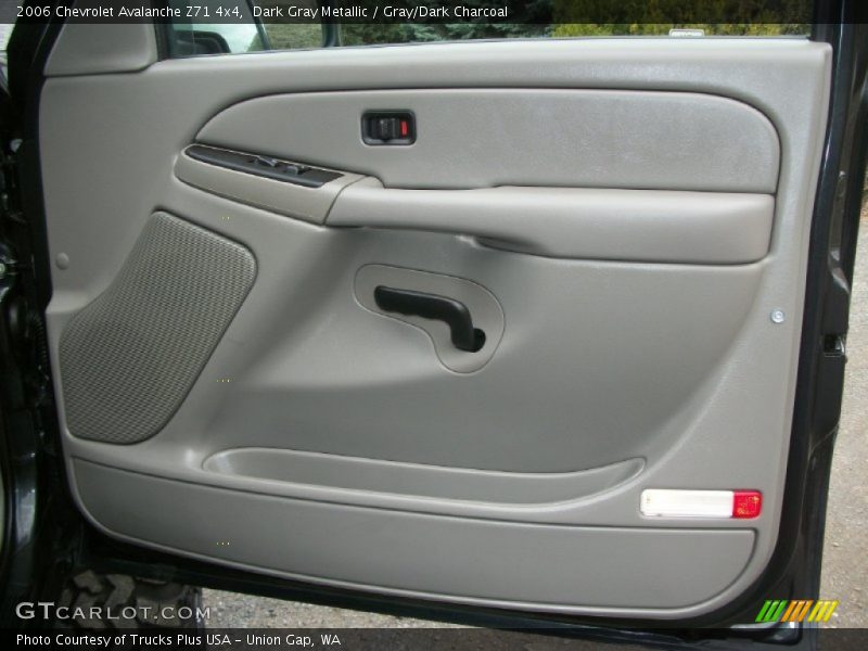 Dark Gray Metallic / Gray/Dark Charcoal 2006 Chevrolet Avalanche Z71 4x4