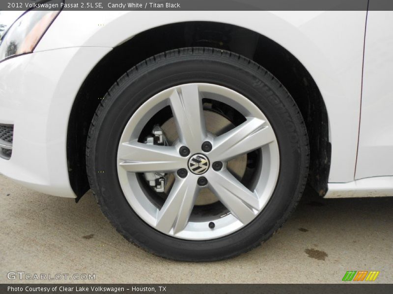 Candy White / Titan Black 2012 Volkswagen Passat 2.5L SE
