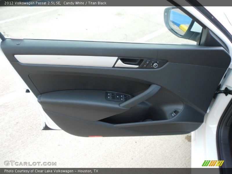 Candy White / Titan Black 2012 Volkswagen Passat 2.5L SE