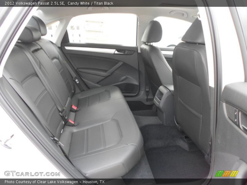 Candy White / Titan Black 2012 Volkswagen Passat 2.5L SE