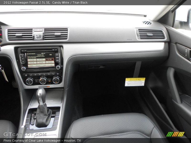 Candy White / Titan Black 2012 Volkswagen Passat 2.5L SE