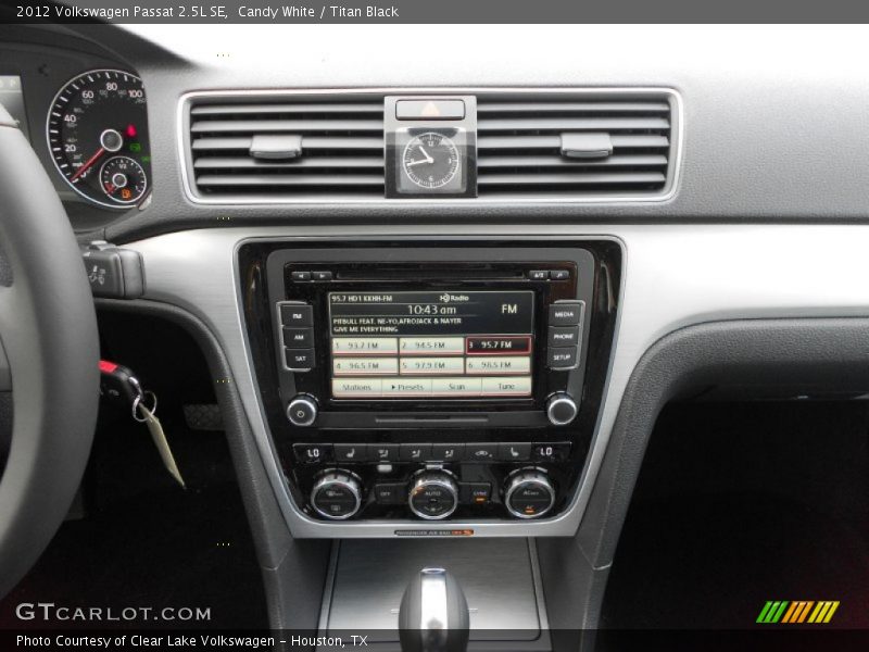 Candy White / Titan Black 2012 Volkswagen Passat 2.5L SE