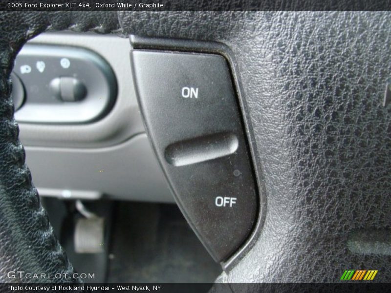 Oxford White / Graphite 2005 Ford Explorer XLT 4x4