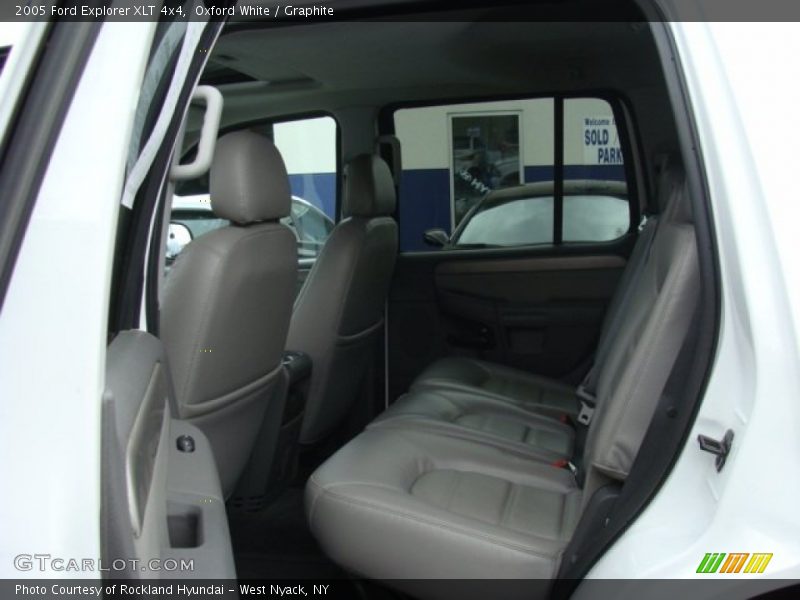 Oxford White / Graphite 2005 Ford Explorer XLT 4x4