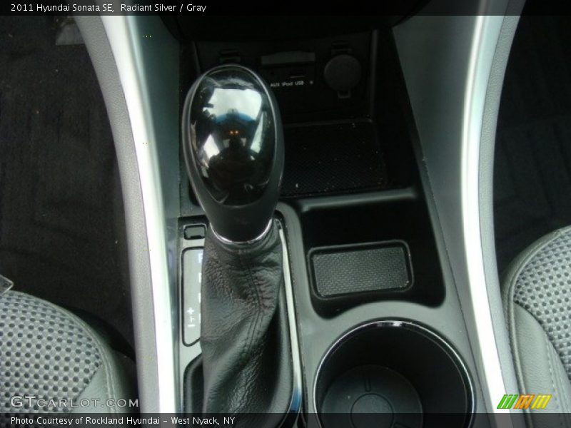 Radiant Silver / Gray 2011 Hyundai Sonata SE