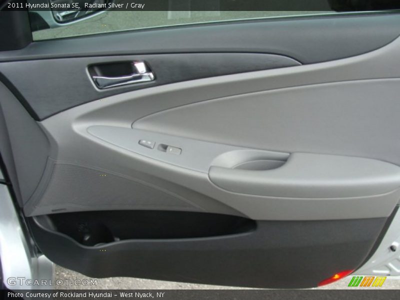Radiant Silver / Gray 2011 Hyundai Sonata SE