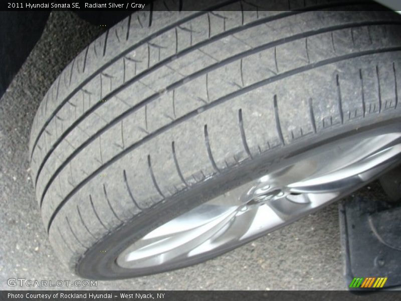 Radiant Silver / Gray 2011 Hyundai Sonata SE