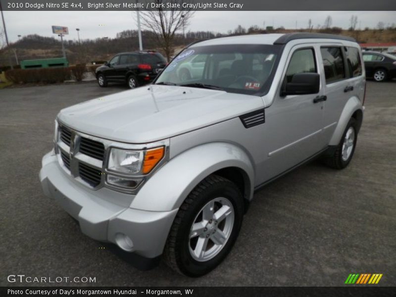 Front 3/4 View of 2010 Nitro SE 4x4