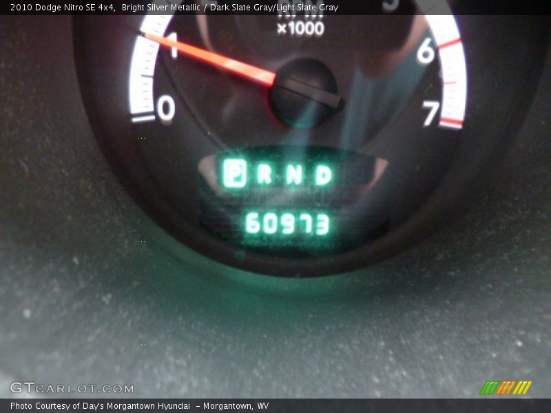 Bright Silver Metallic / Dark Slate Gray/Light Slate Gray 2010 Dodge Nitro SE 4x4