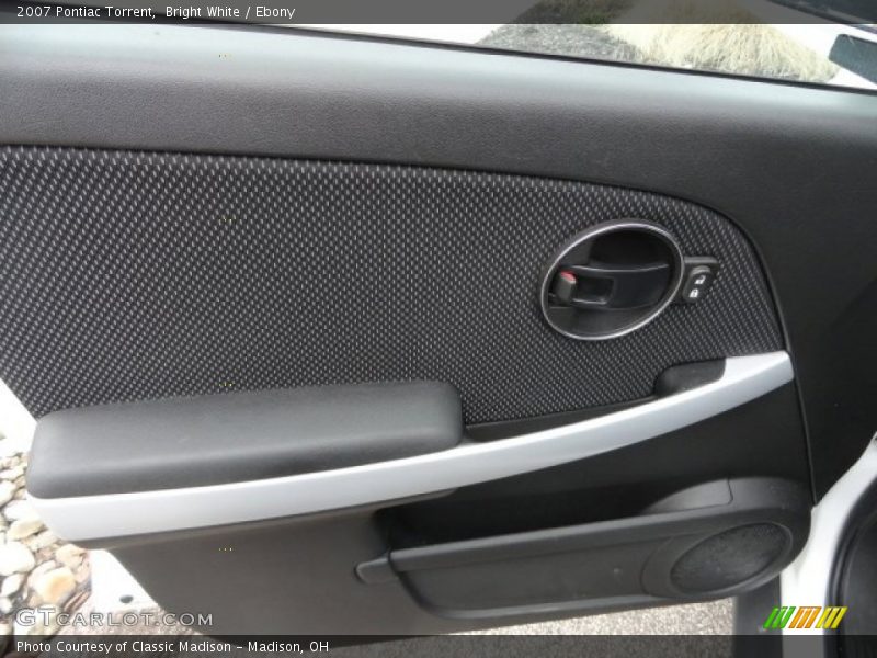Bright White / Ebony 2007 Pontiac Torrent