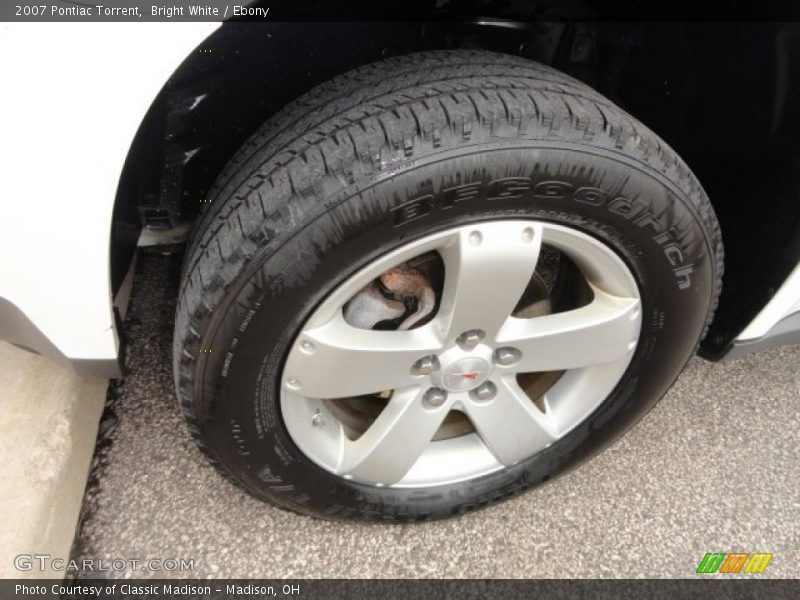 Bright White / Ebony 2007 Pontiac Torrent