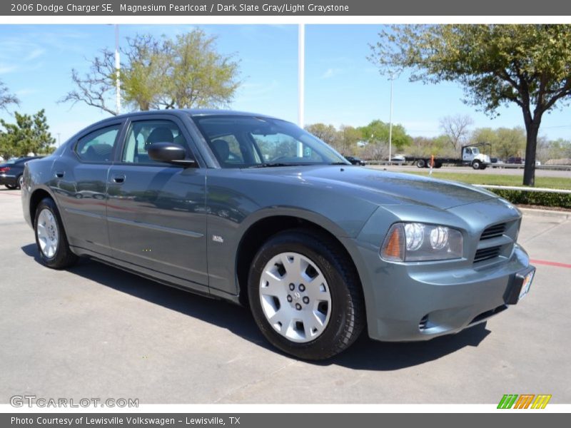 Front 3/4 View of 2006 Charger SE
